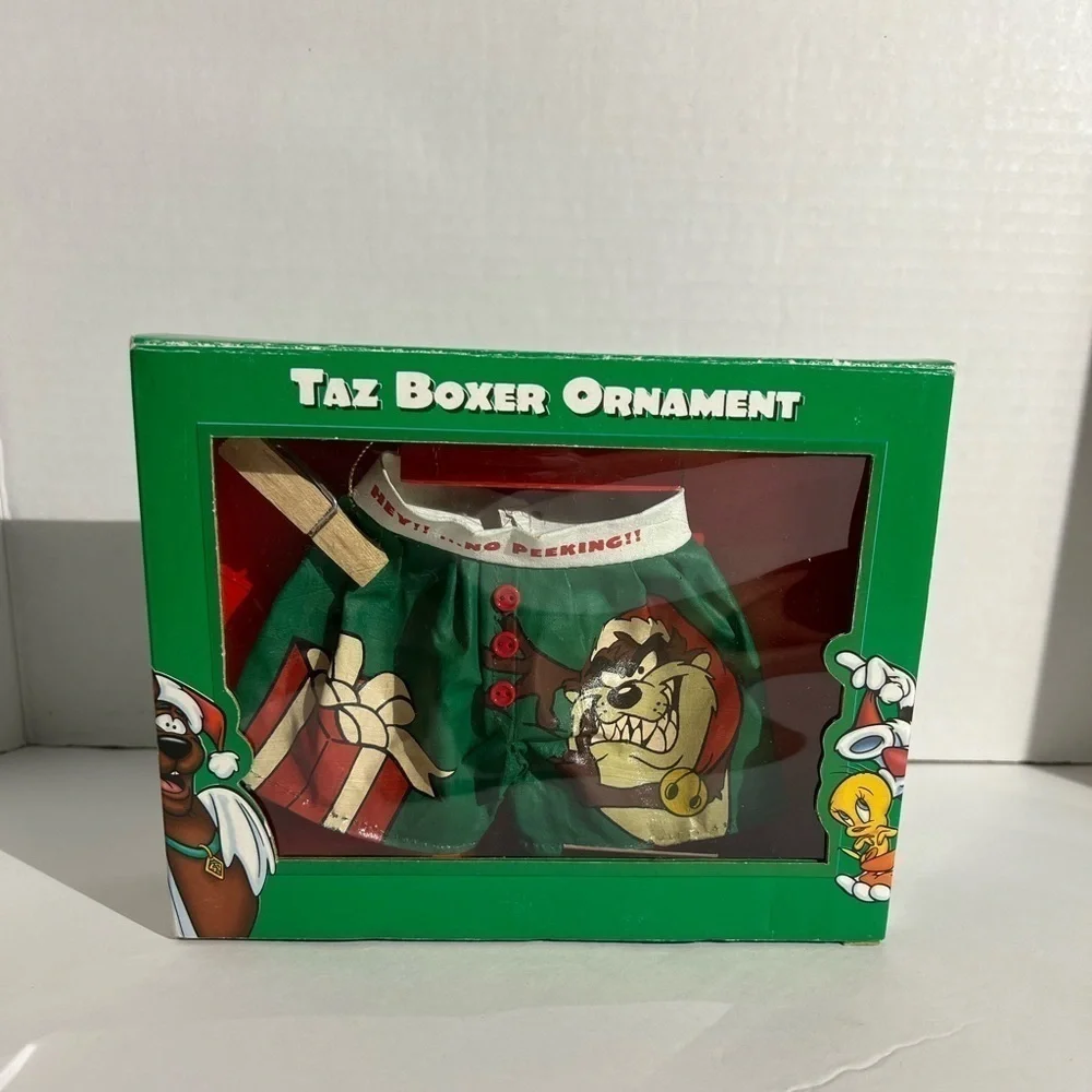 🎄Warner brothers NWT, VINTAGE Tasmanian devil boxer shorts Christmas ornament.